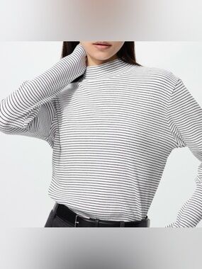 NWT Uniqlo Ribbed Mock Neck Striped Long Sleeve Layering Top Size Medium